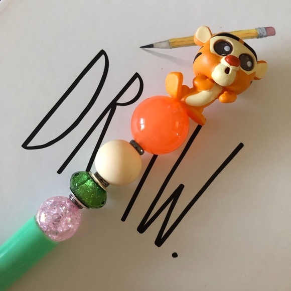 Disney Doorables: Winnie the Pooh: Tigger handmade beaded pen - Picture 1 of 3
